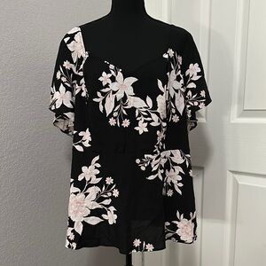 Torrid Floral Black and White Women's Top - Size 3 / 3X
